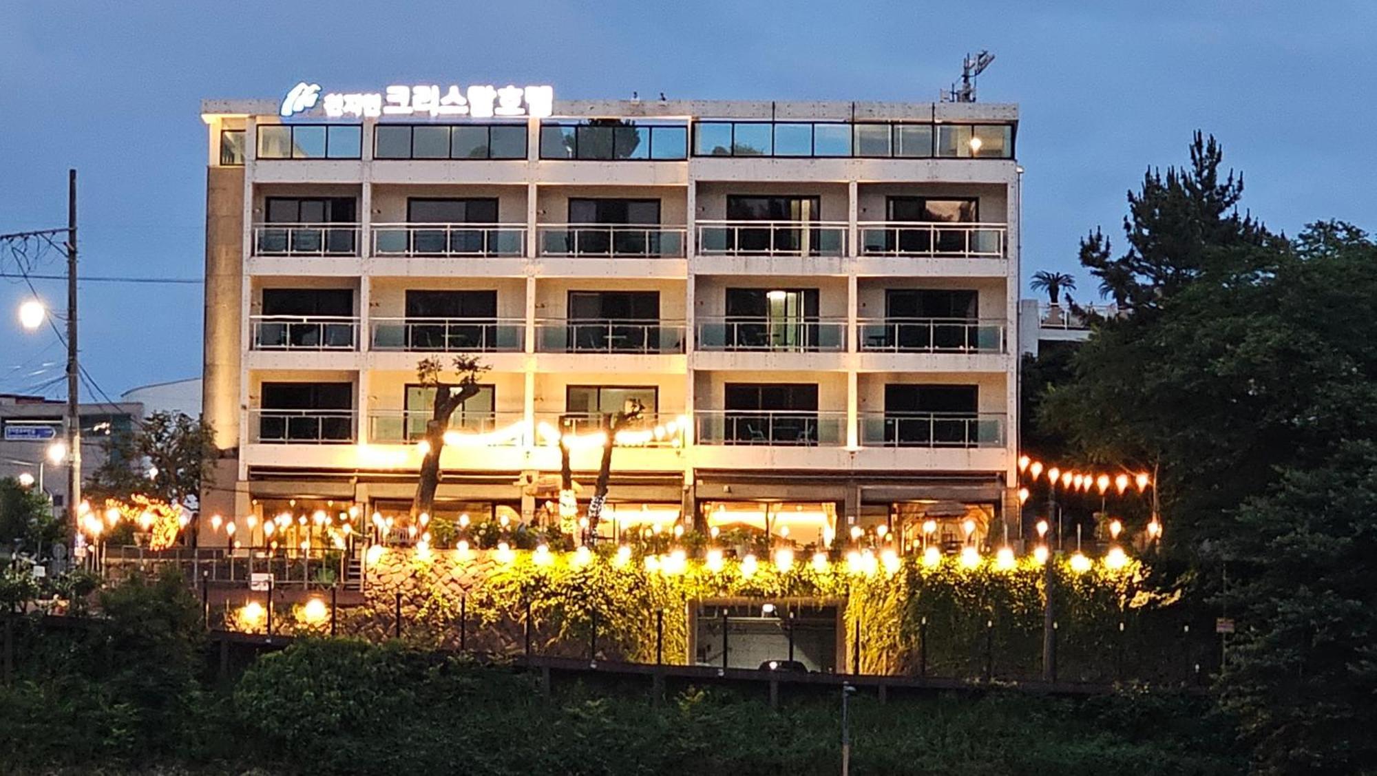 Cheonjiyeon Crystal Hotel Seogwipo Exteriör bild
