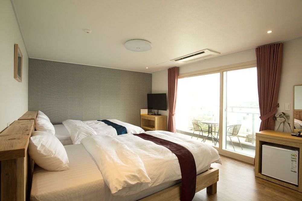 Cheonjiyeon Crystal Hotel Seogwipo Exteriör bild