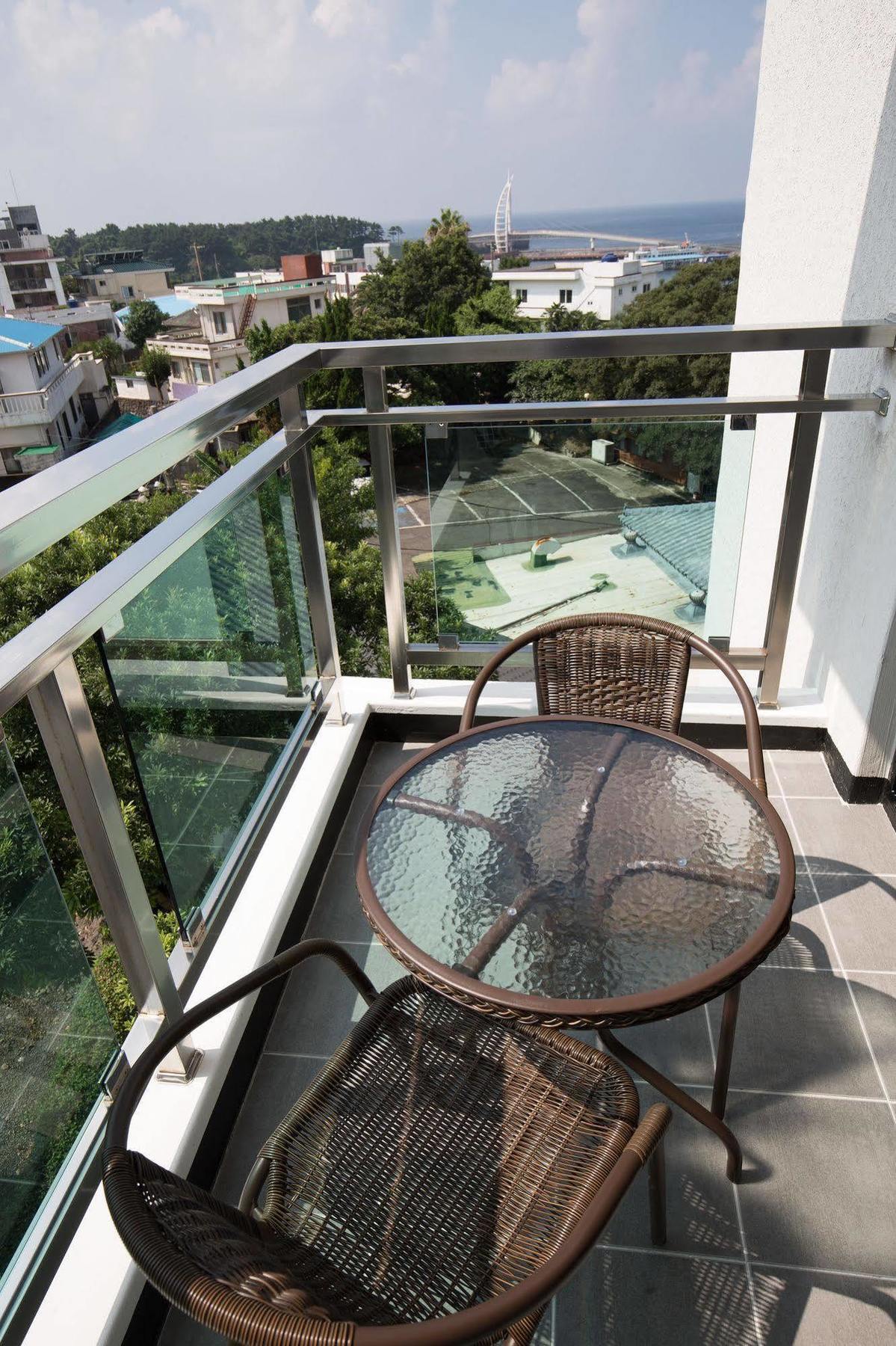 Cheonjiyeon Crystal Hotel Seogwipo Exteriör bild